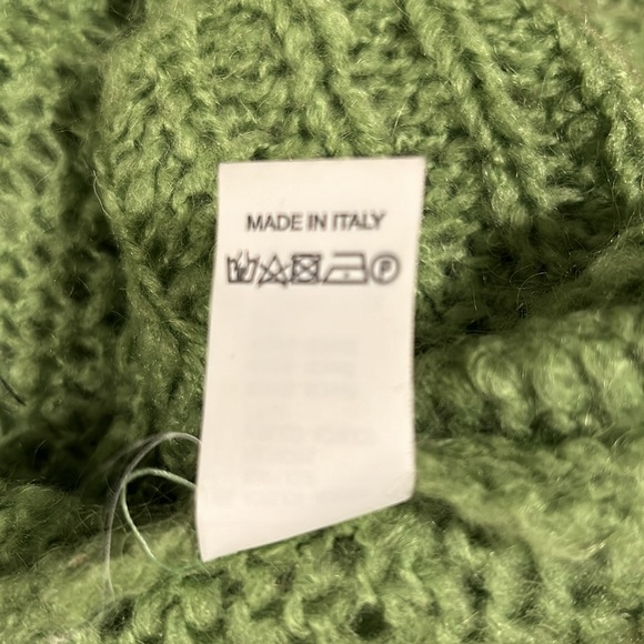 Green Oversized Sweater - Picture 5 of 7